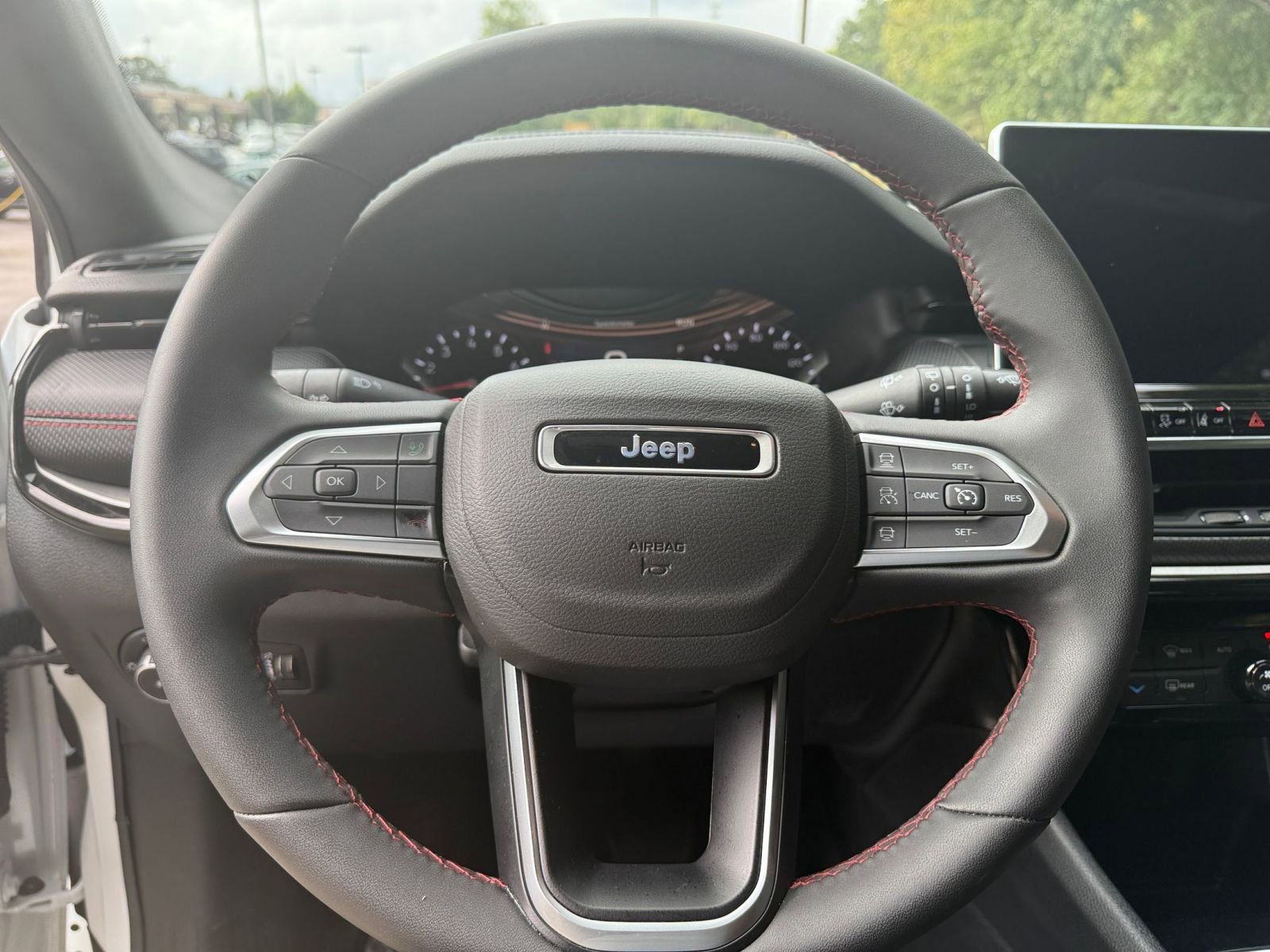 Used 2025 Jeep Compass Trailhawk image 28