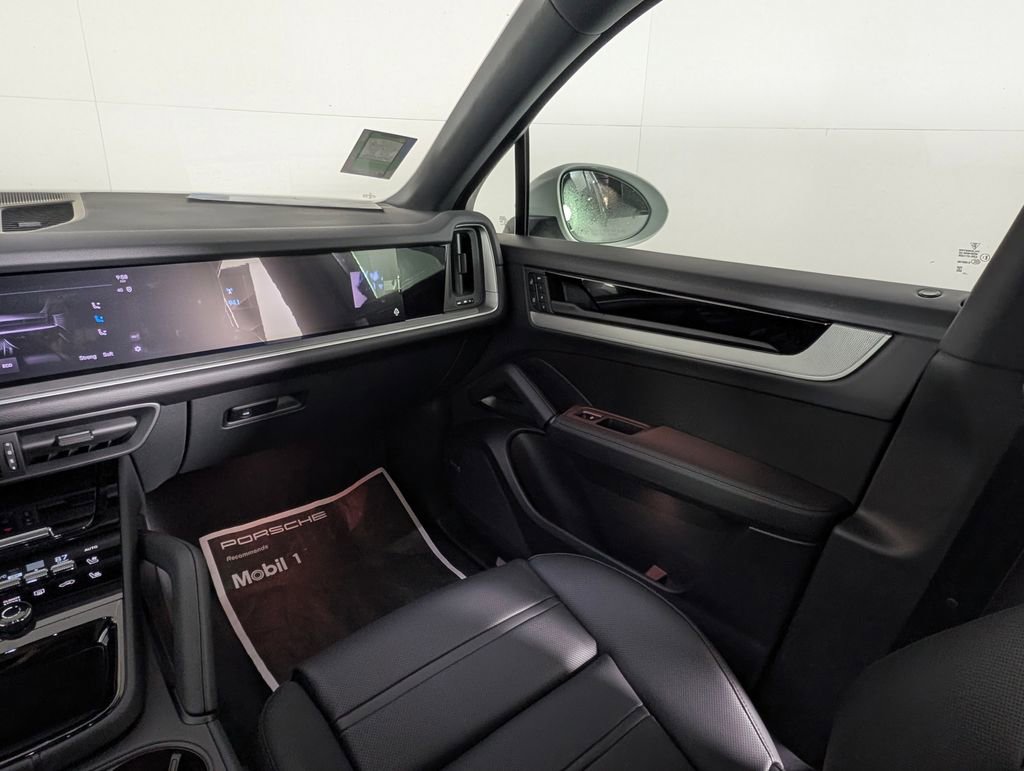 New 2026 Porsche Cayenne Coupe image 23