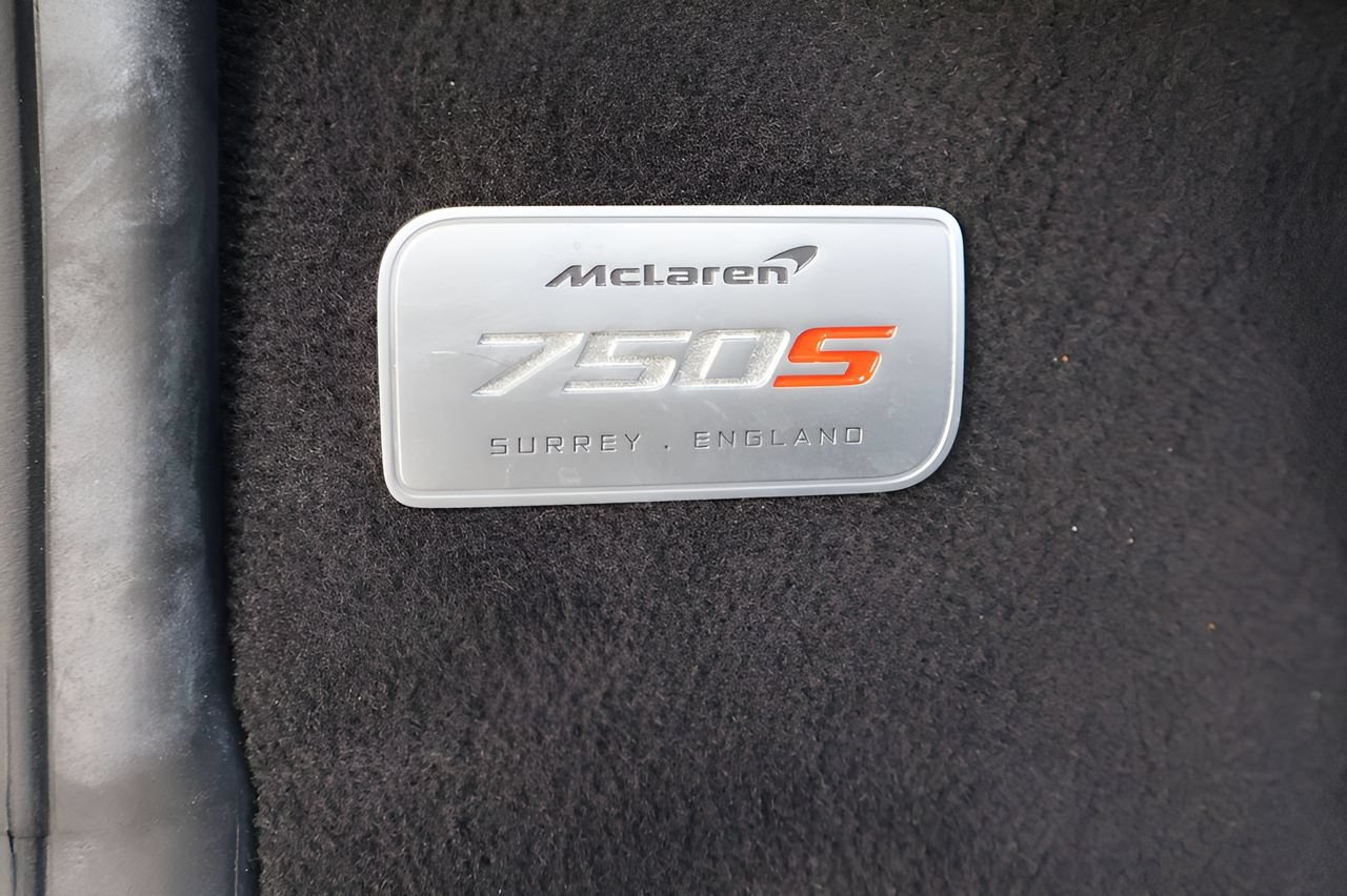 Used 2024 McLaren 750S Spider RWD image 18