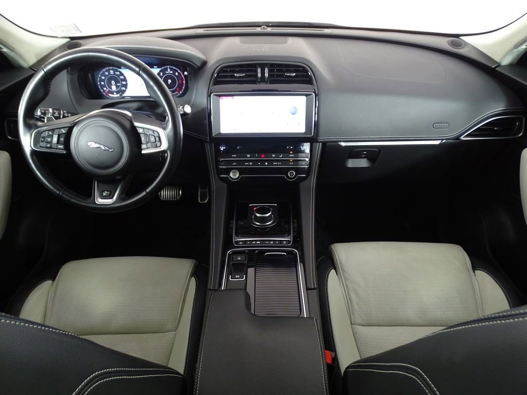 Used 2019 Jaguar F-PACE R-Sport image 32