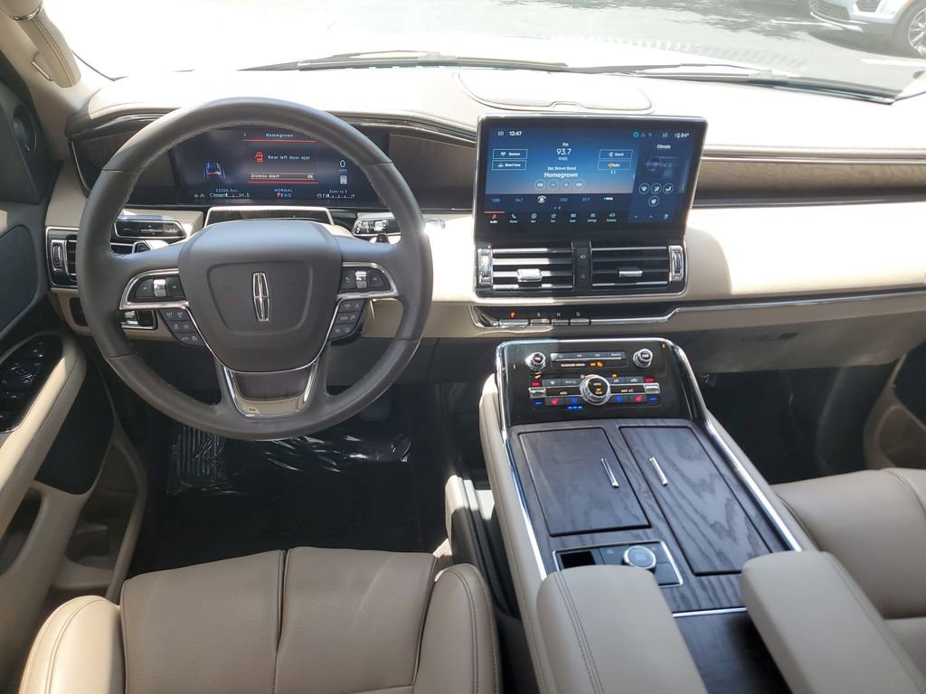 Used 2024 Lincoln Navigator Premiere AWD/4WD image 17