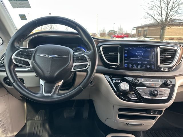 Certified 2017 Chrysler Pacifica Touring-L image 9