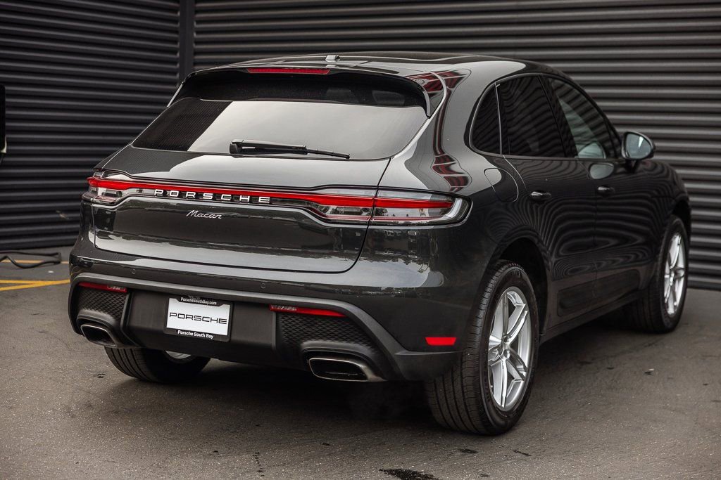 Certified 2025 Porsche Macan image 9