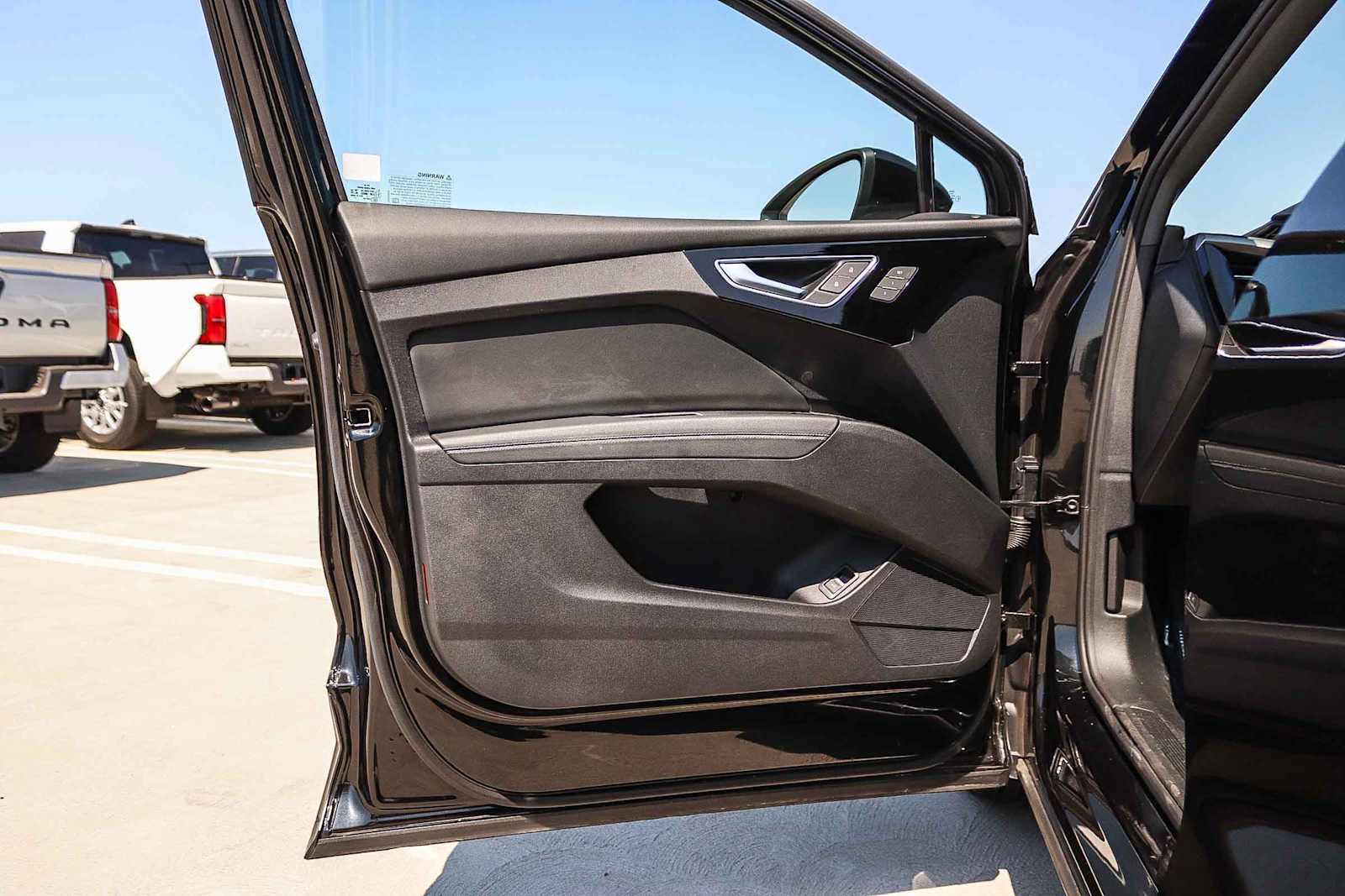 Used 2023 Audi Q4 e-tron Premium Plus w/ Premium Plus RWD image 29