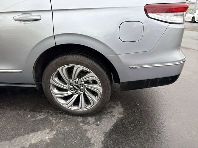 Used 2022 Lincoln Navigator Reserve image 6