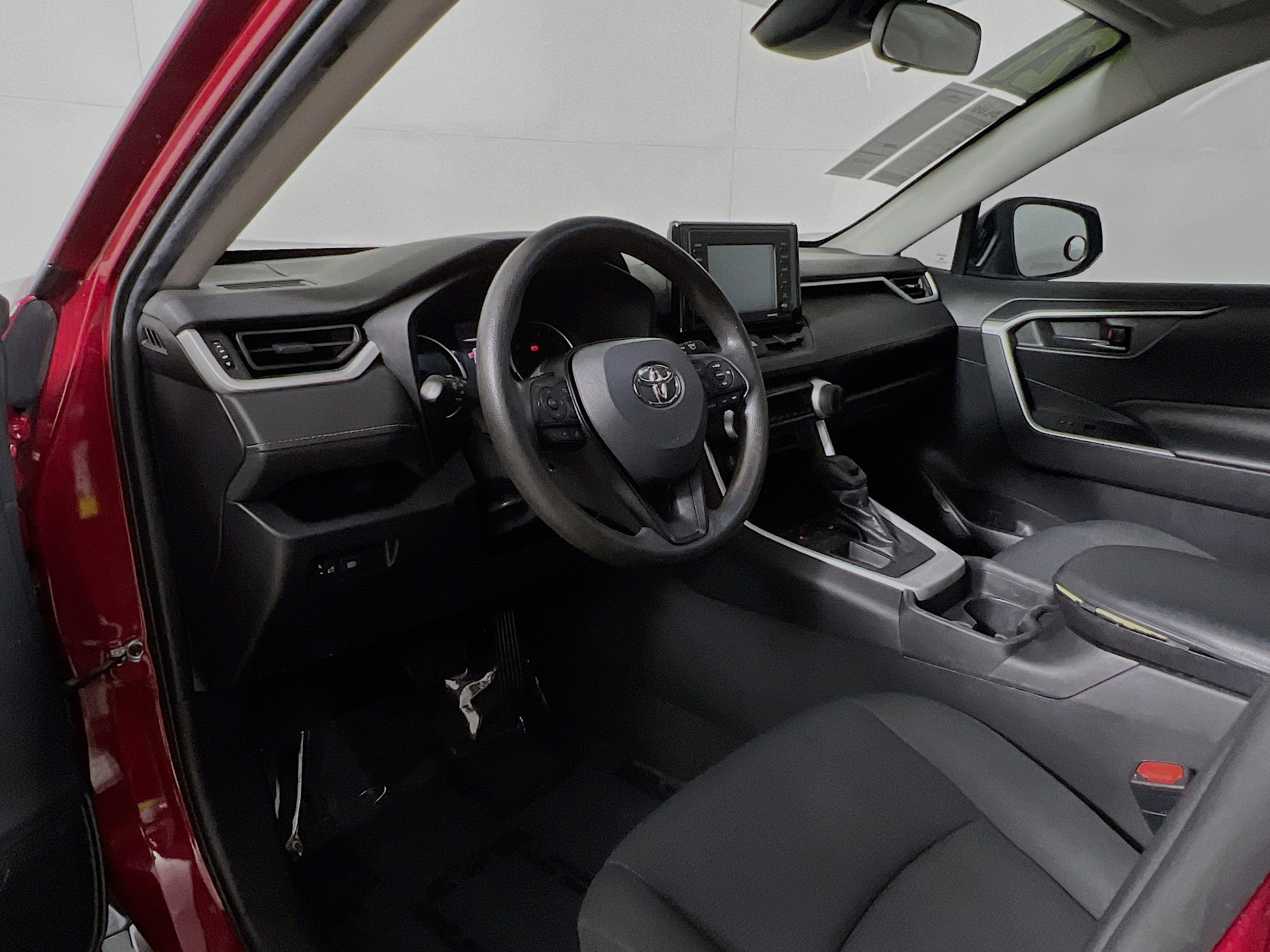 Used 2021 Toyota RAV4 LE image 30