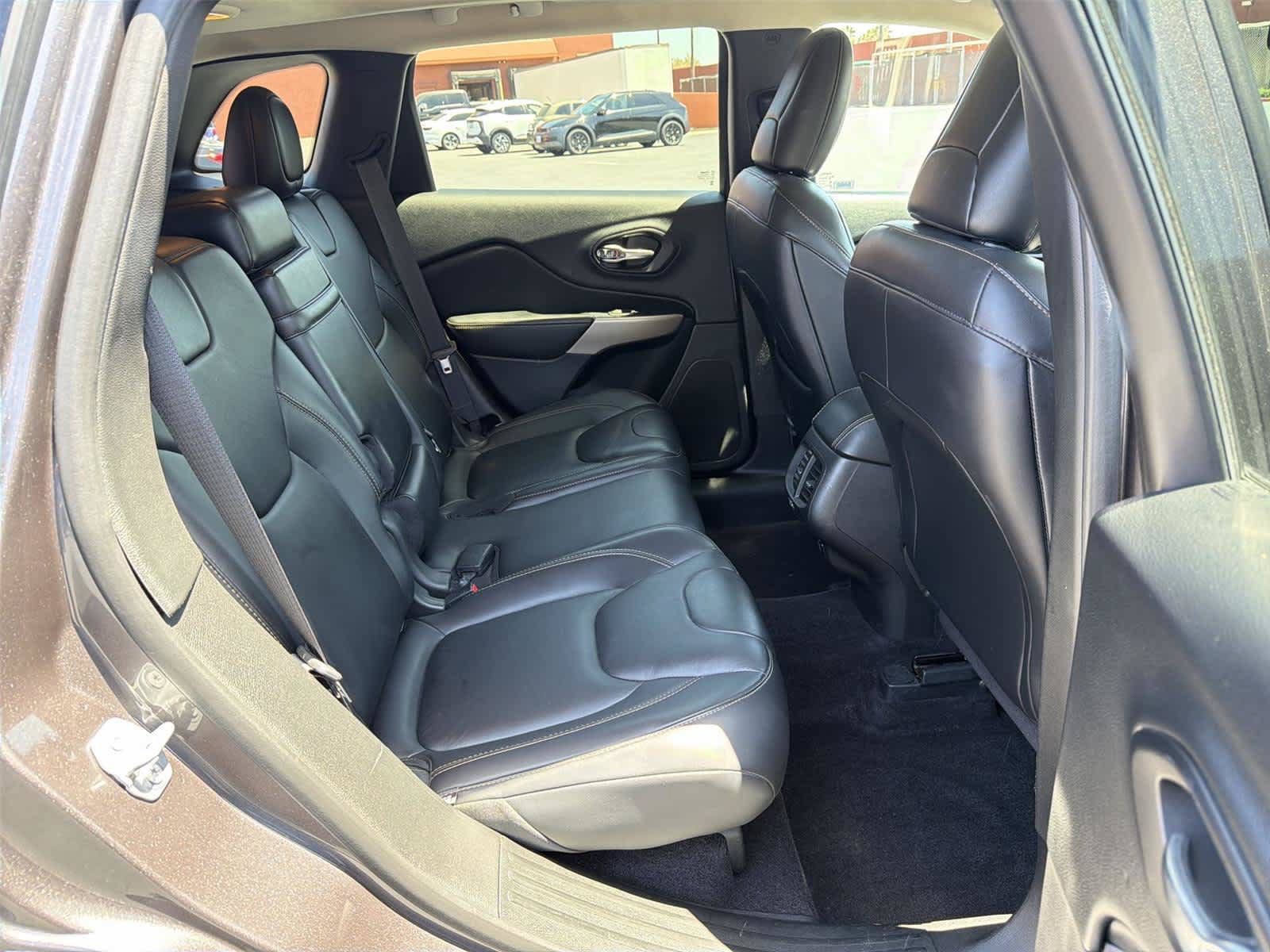 Used 2017 Jeep Cherokee Limited FWD image 14