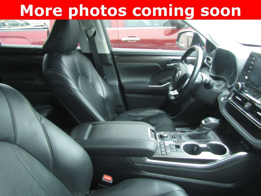 Used 2020 Toyota Highlander Limited image 11