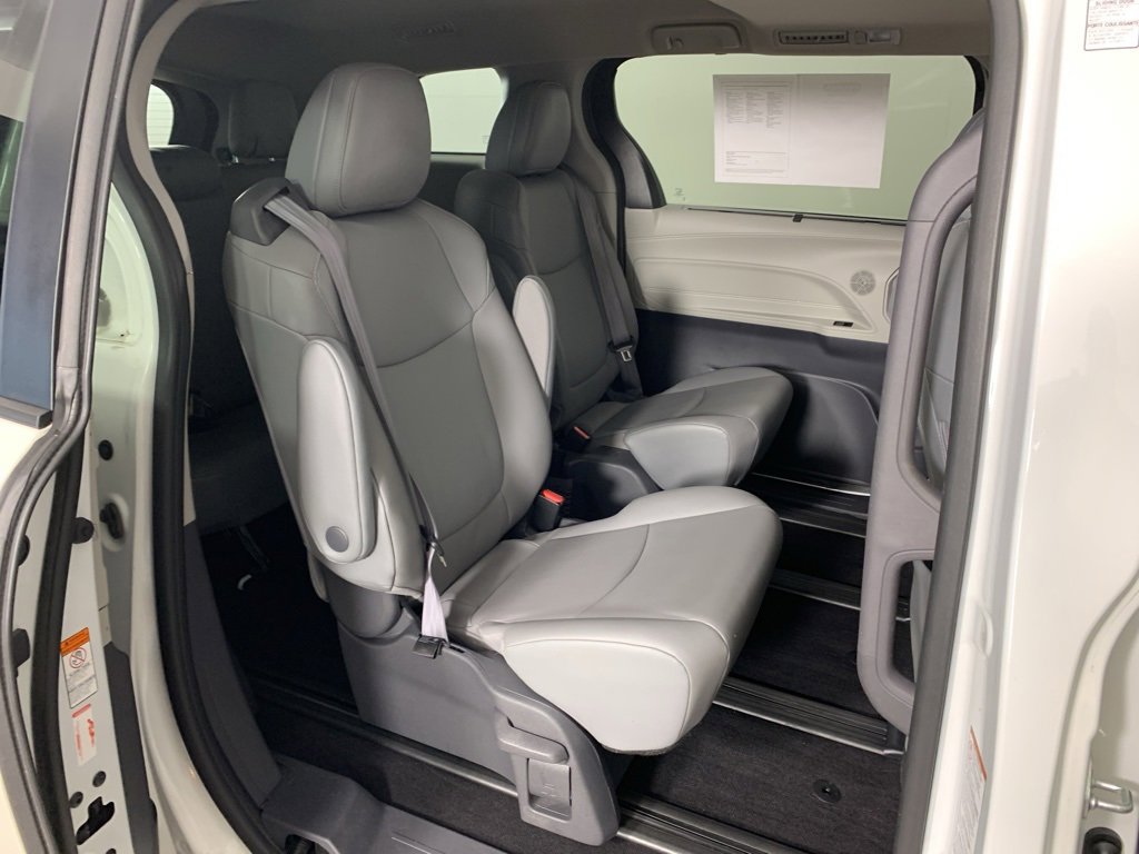 Used 2021 Toyota Sienna XLE image 38