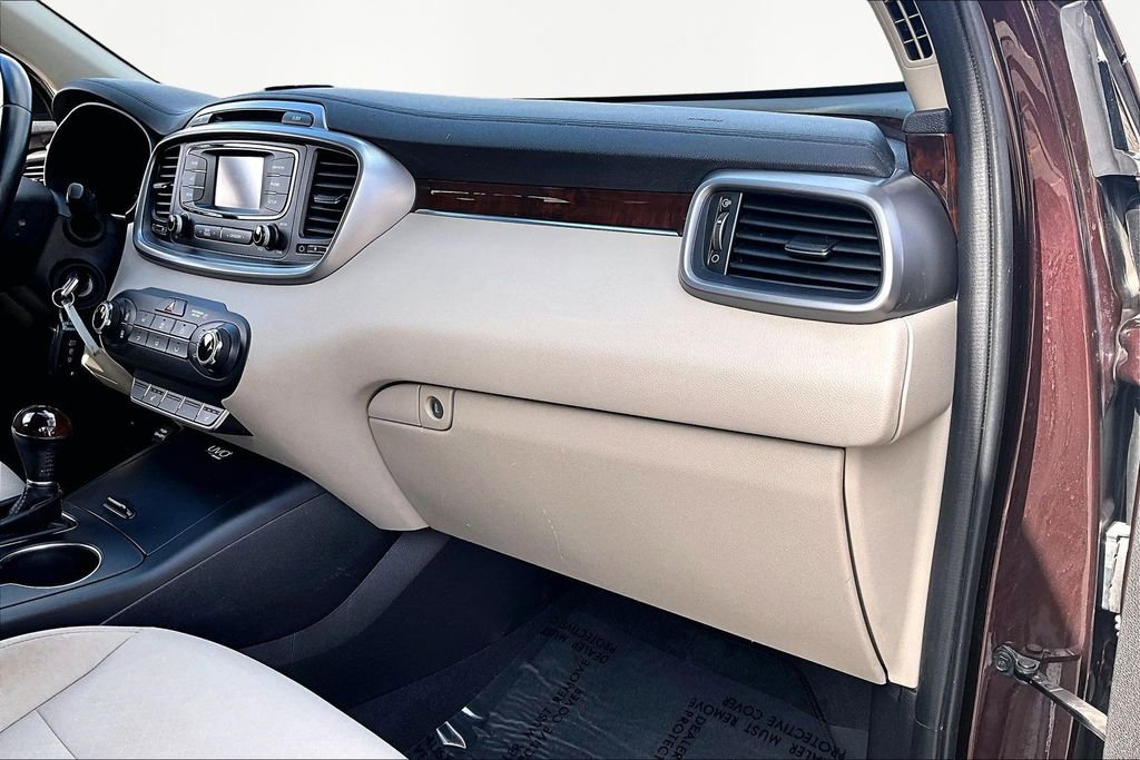 Used 2016 Kia Sorento LX w/ LX Convenience Package image 17