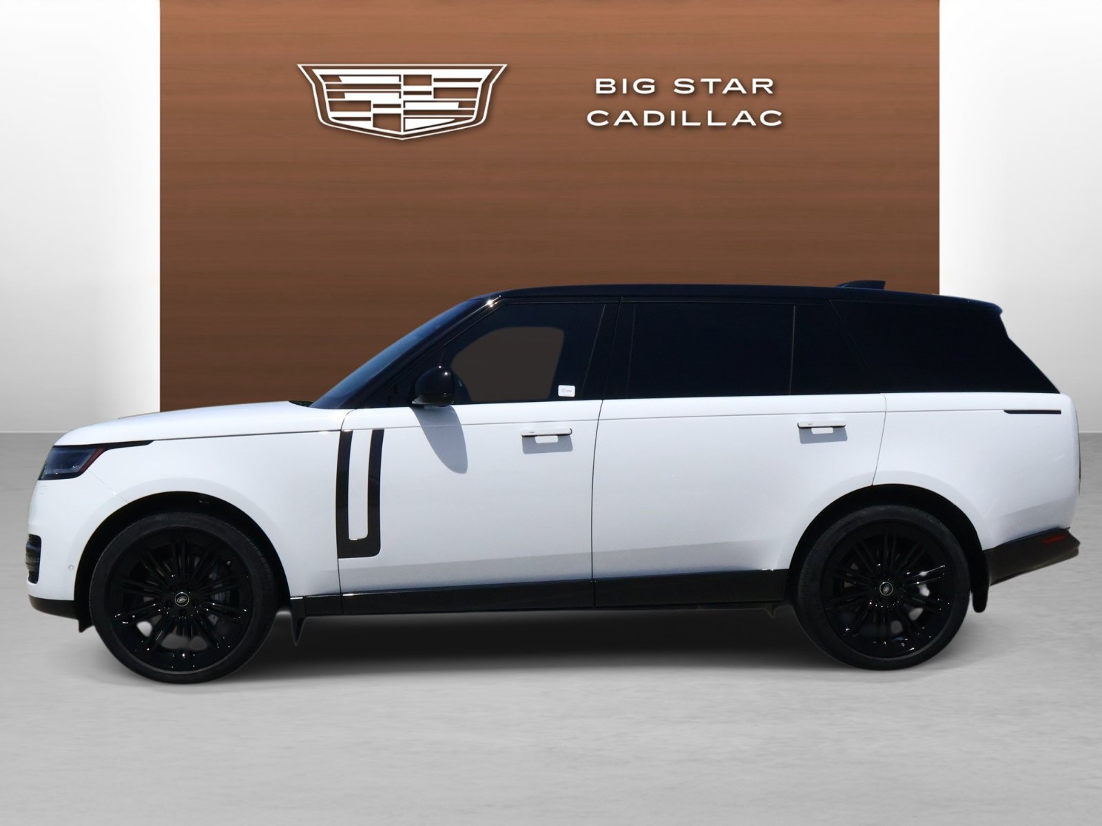 Used 2025 Land Rover Range Rover Long Wheelbase SE AWD/4WD image 2