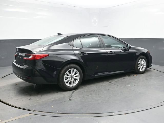 Used 2025 Toyota Camry LE image 7
