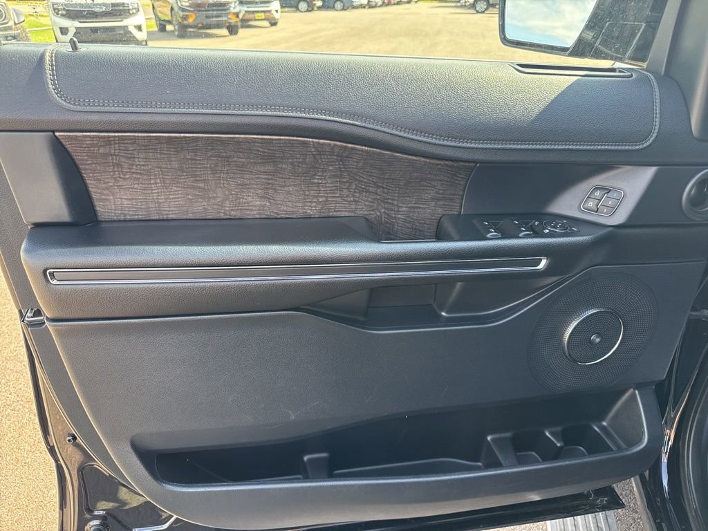 Used 2021 Ford Expedition Limited AWD/4WD image 11