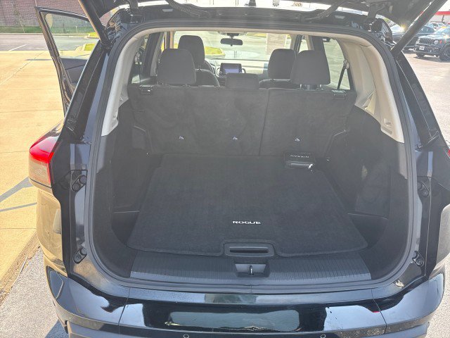 Used 2024 Nissan Rogue SV image 11