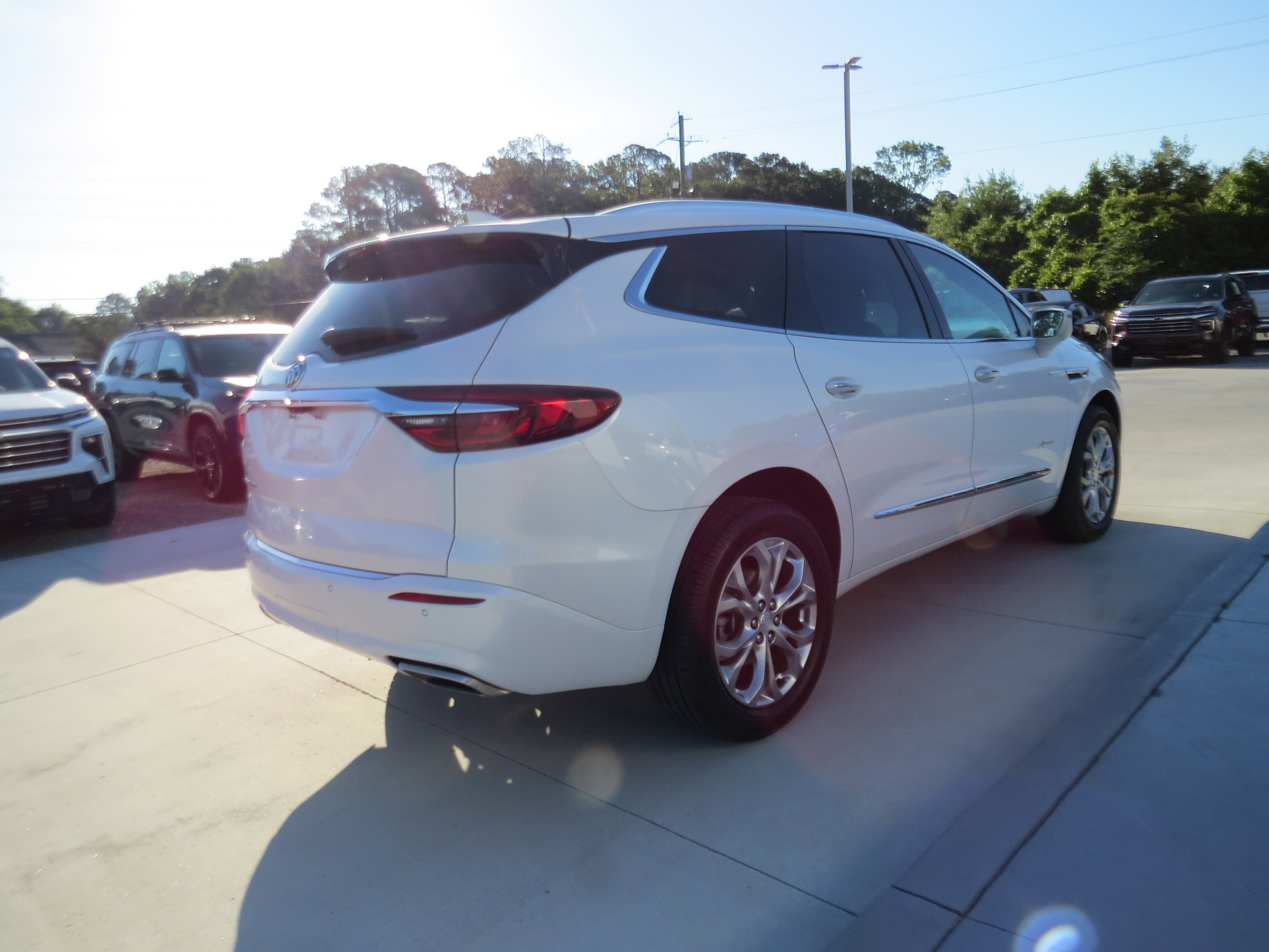 Used 2020 Buick Enclave Avenir w/ Trailering Package, 5000 lbs. FWD image 5
