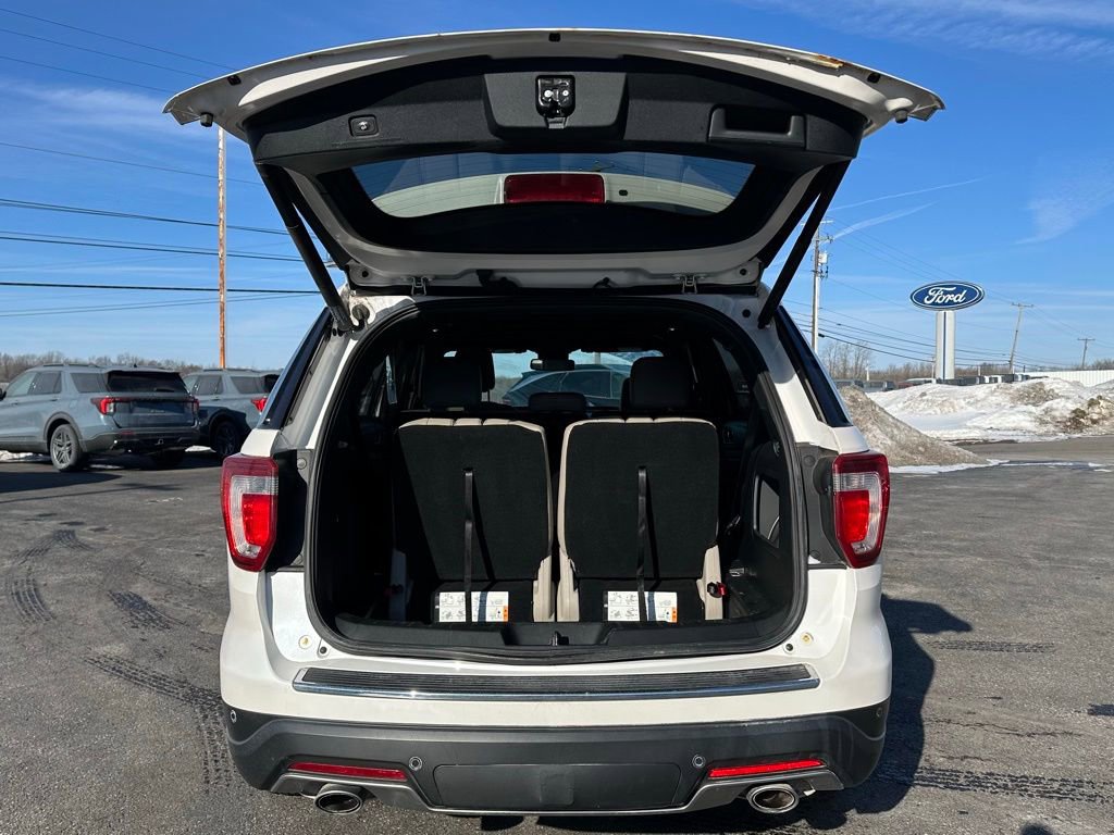 Used 2018 Ford Explorer XLT w/ Equipment Group 202A image 5