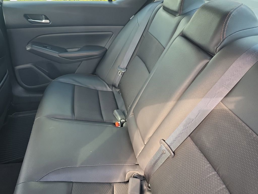 Used 2021 Nissan Altima 2.5 SR w/ SR Premium Package image 17