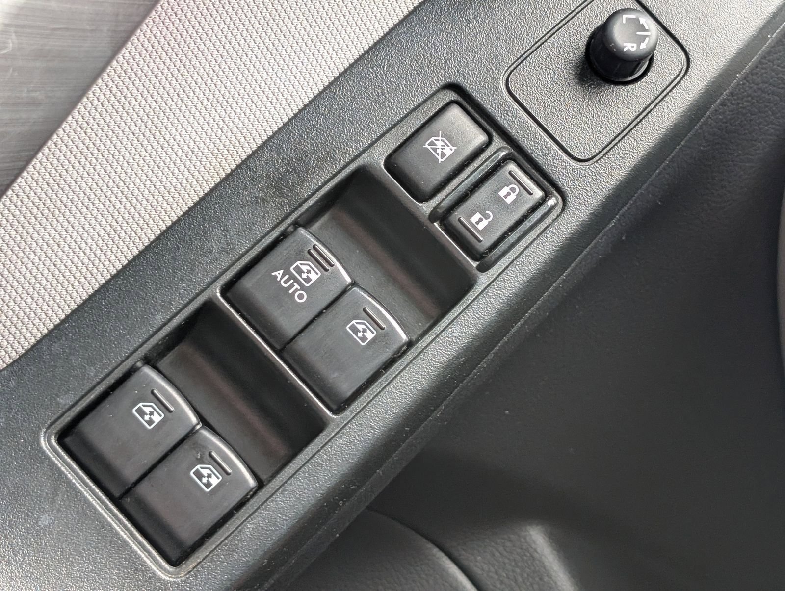 Used 2015 Subaru Forester 2.5i AWD/4WD image 18