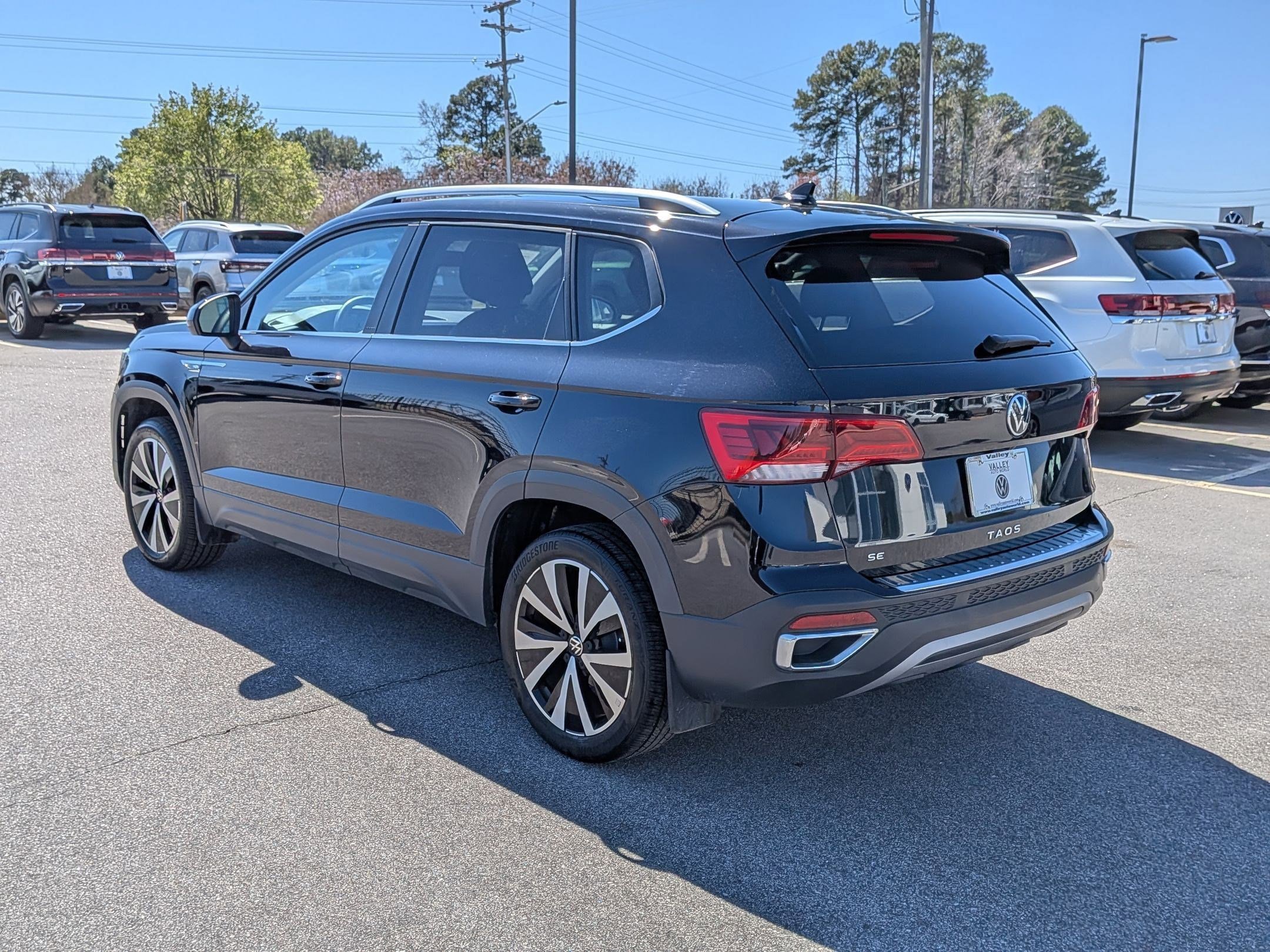 Used 2023 Volkswagen Taos SE FWD image 5