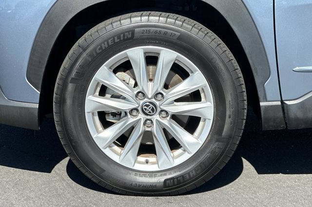 Certified 2023 Toyota Corolla Cross LE w/ Moonroof Package FWD image 31