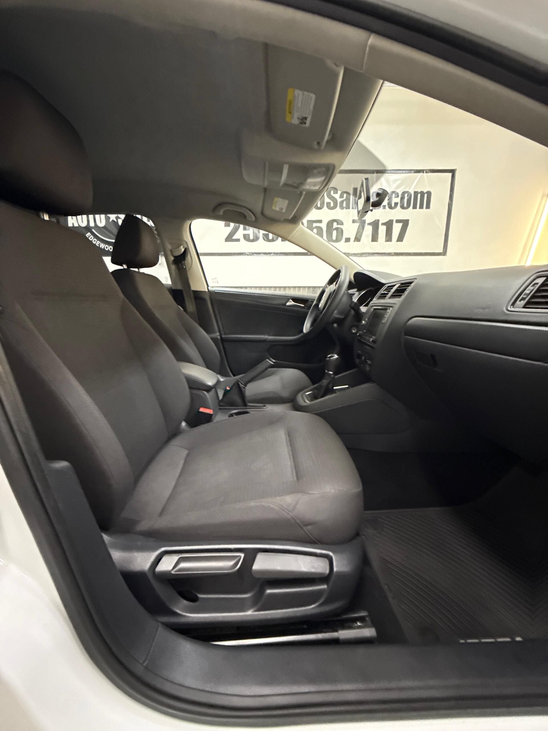 Used 2016 Volkswagen Jetta S FWD image 2