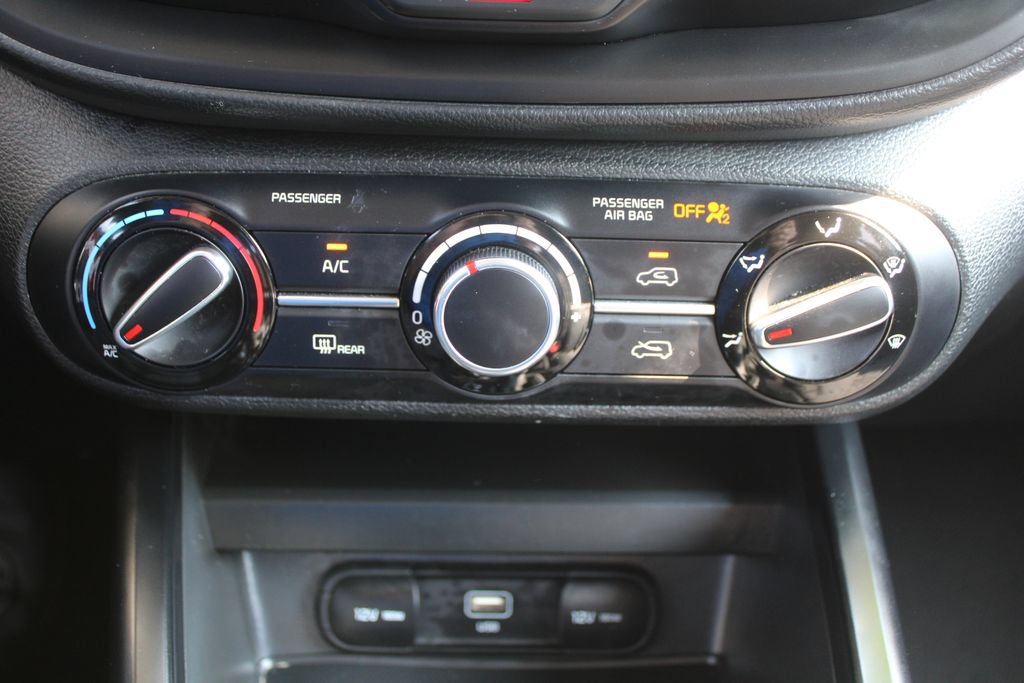 Certified 2025 Kia Soul LX w/ LX Technology Package FWD image 34