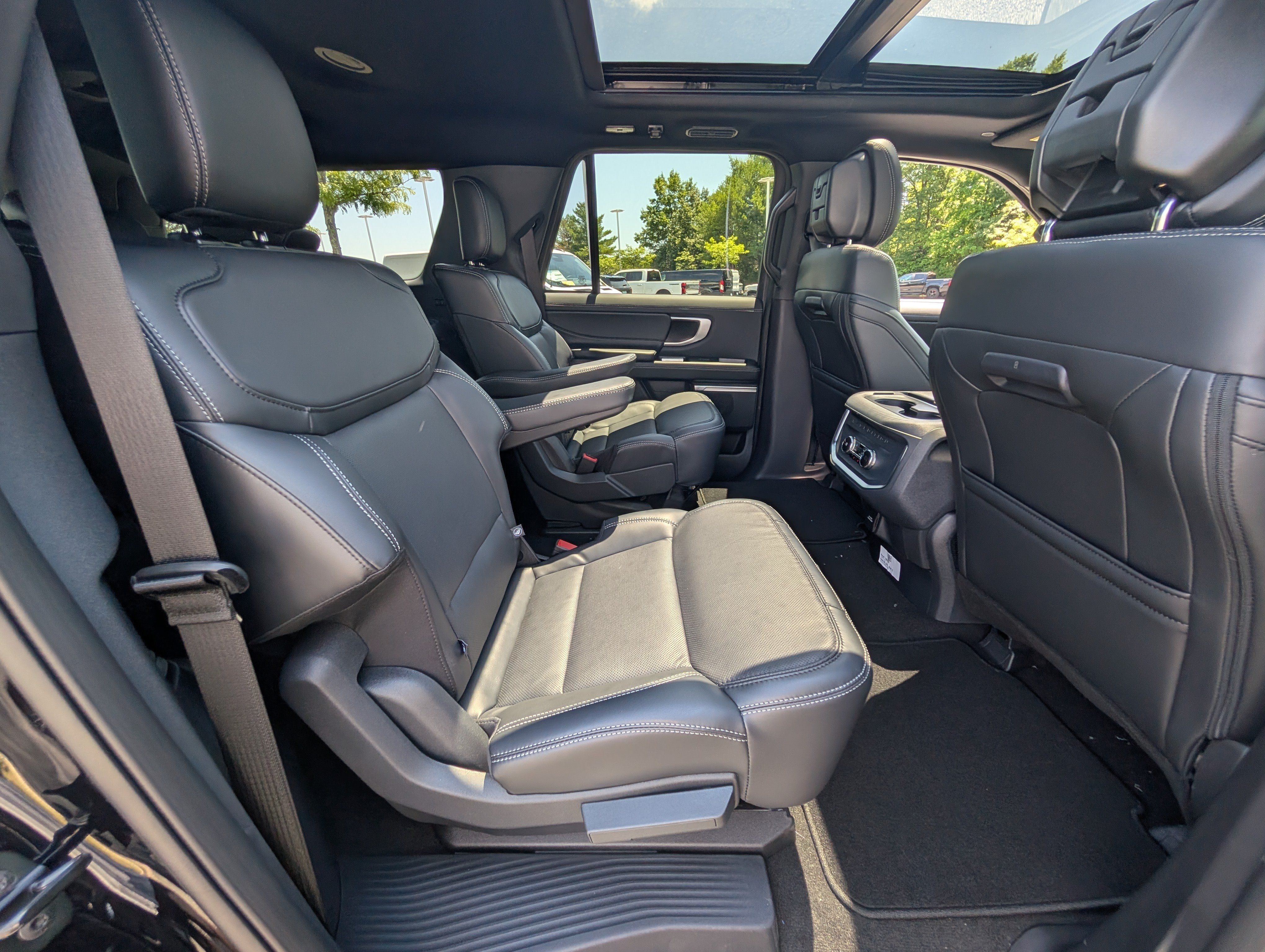New 2026 Ford Expedition Max Platinum w/ Stealth Appearance Package AWD/4WD image 7