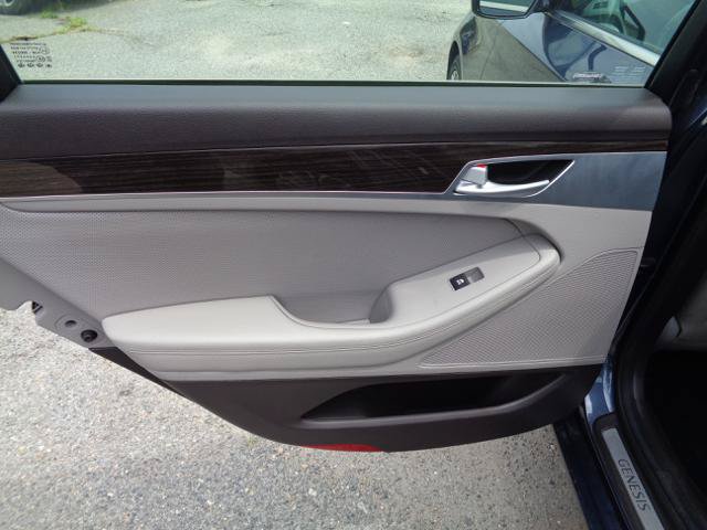 Used 2017 Genesis G80 3.8 RWD image 9