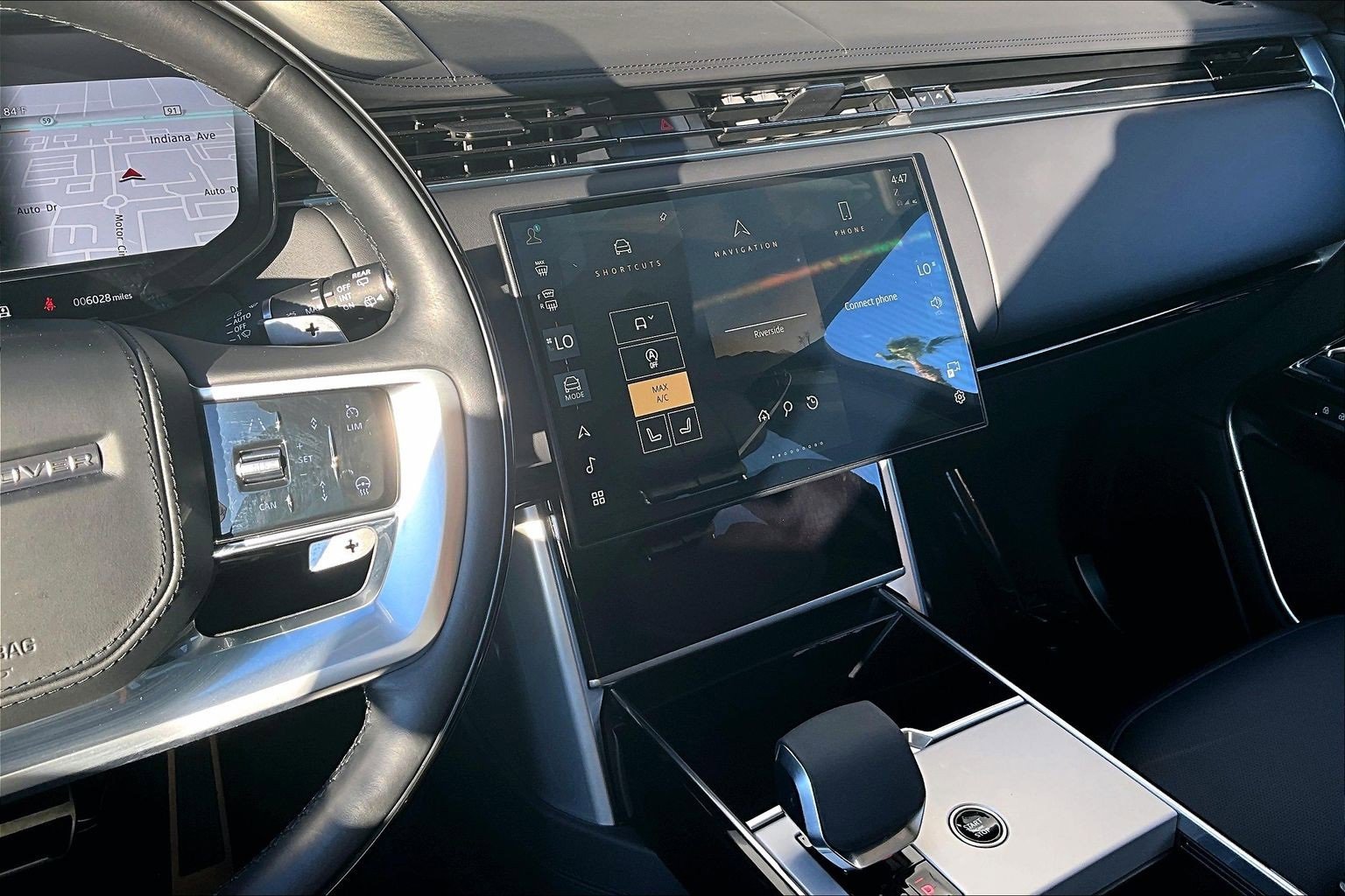 Used 2025 Land Rover Range Rover SE image 6