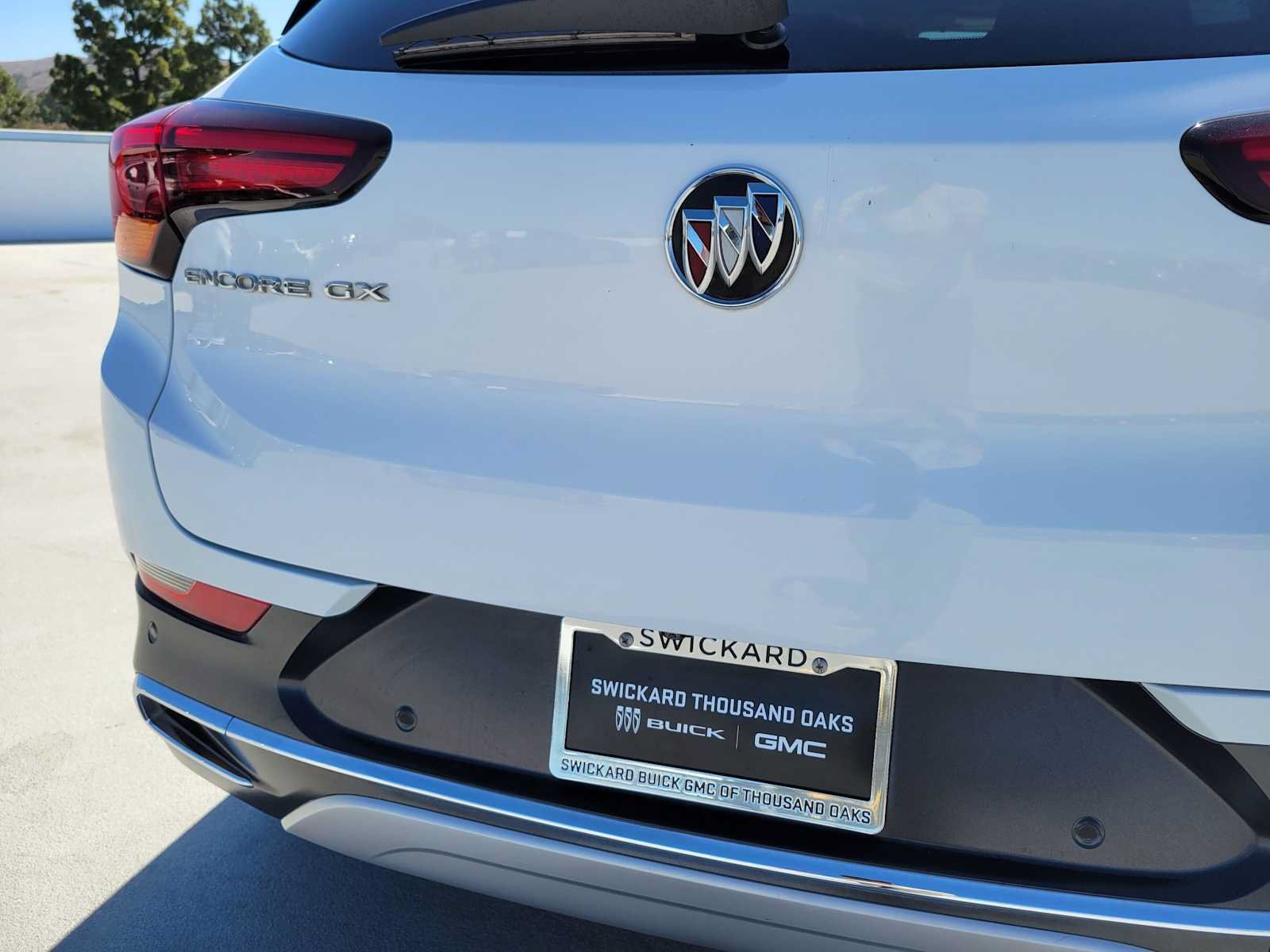 Used 2020 Buick Encore GX Essence w/ Experience Buick Package FWD image 14