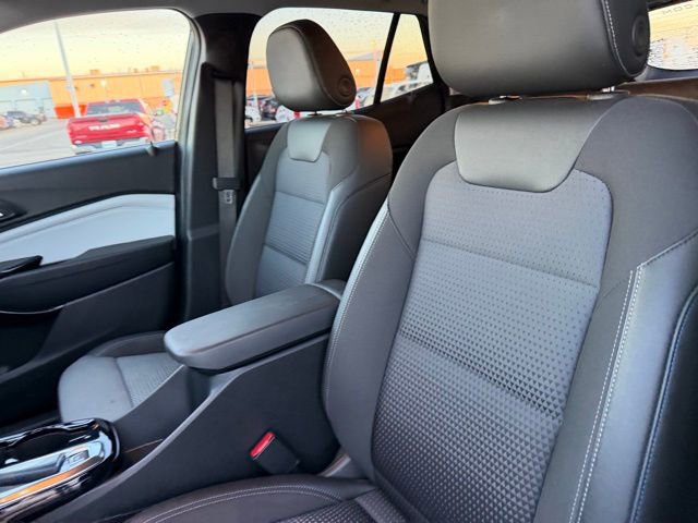 Used 2025 Chevrolet Trax LT w/ LT Convenience Package image 19