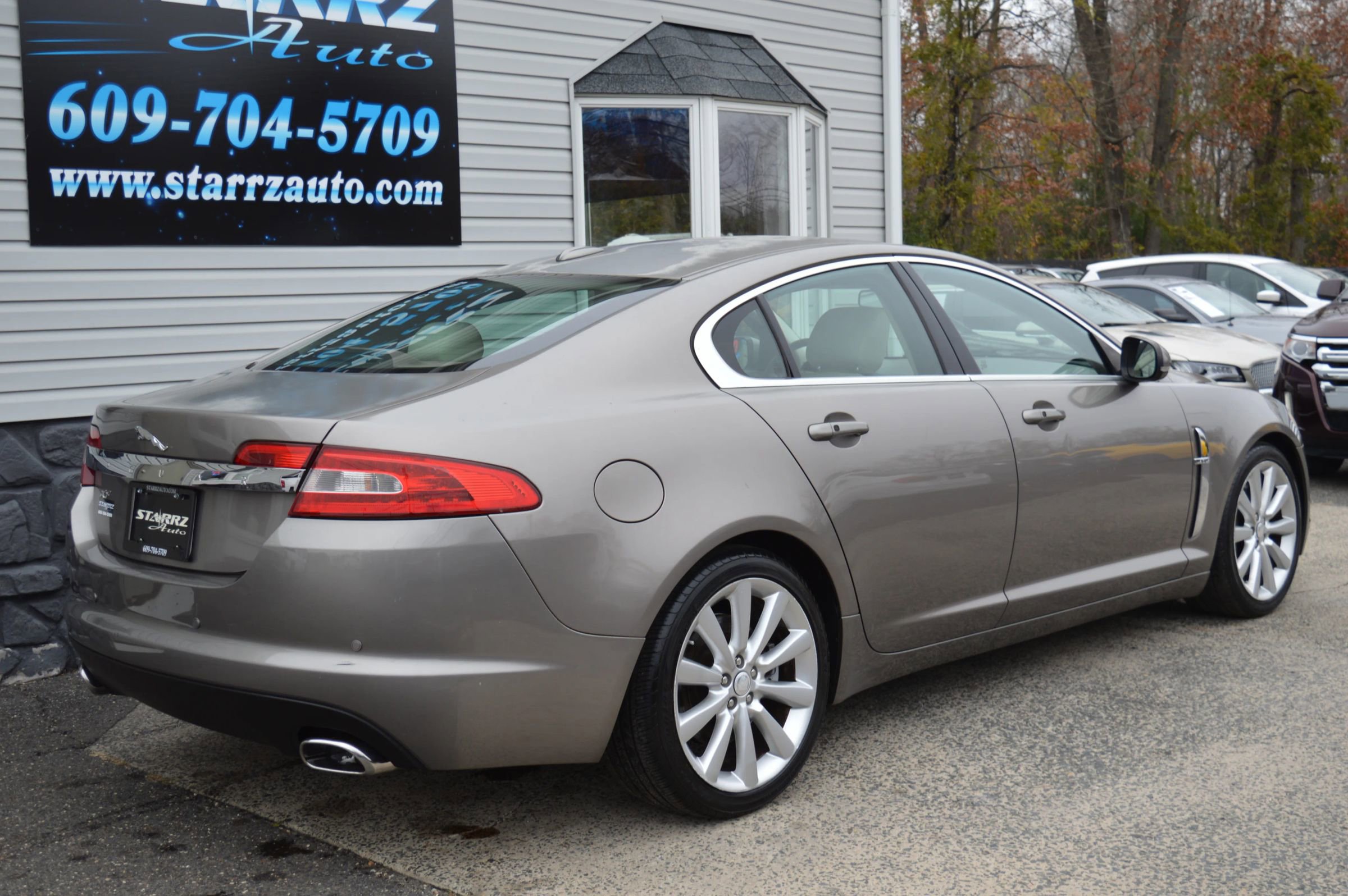 Used 2010 Jaguar XF Premium image 5