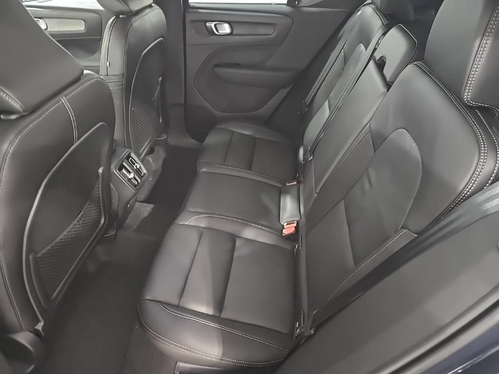 Used 2026 Volvo XC40 B5 Core w/ Climate Package AWD/4WD image 18