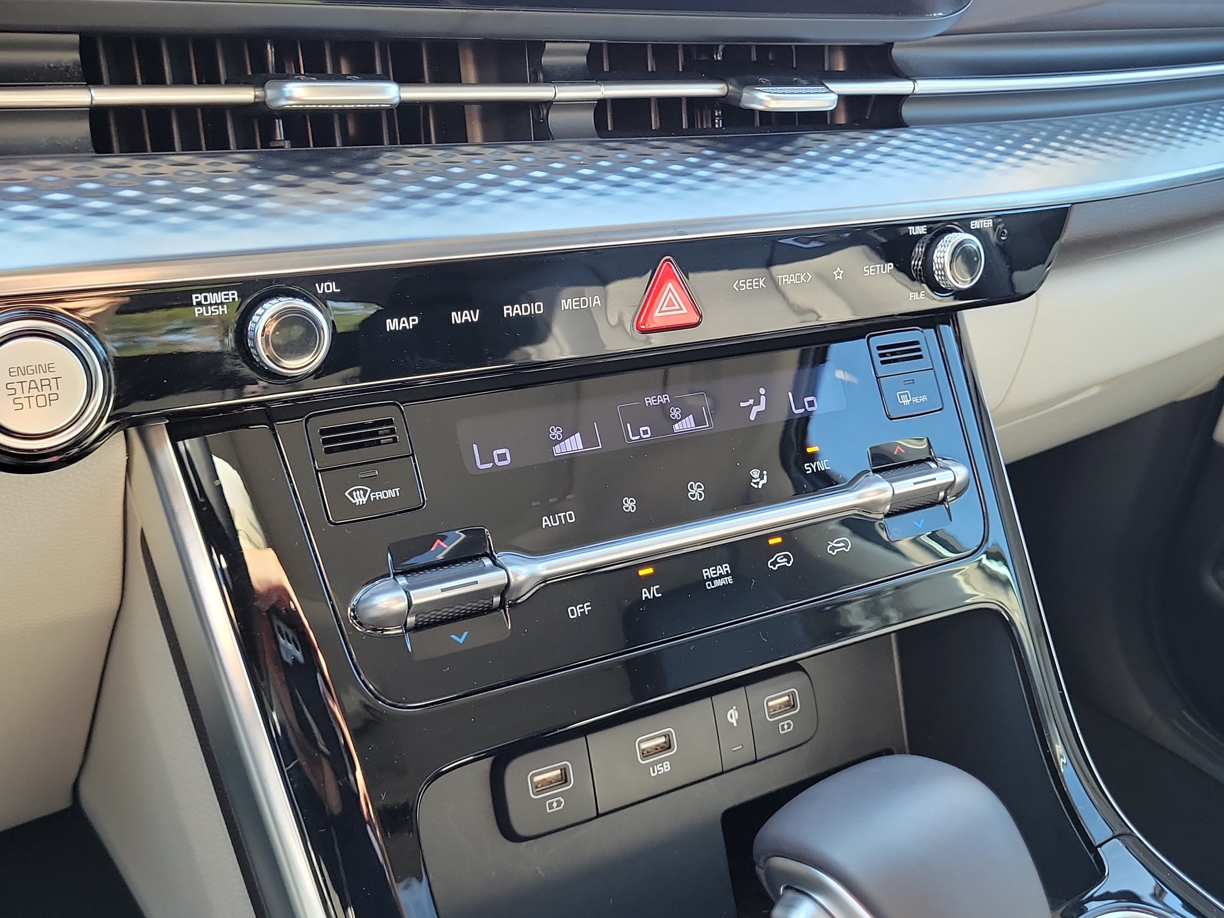 Certified 2024 Kia Carnival SX Prestige FWD image 35