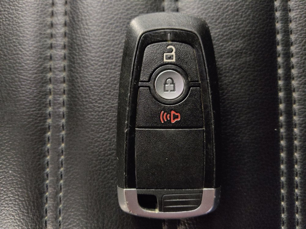 Used 2023 Ford Edge SEL image 32