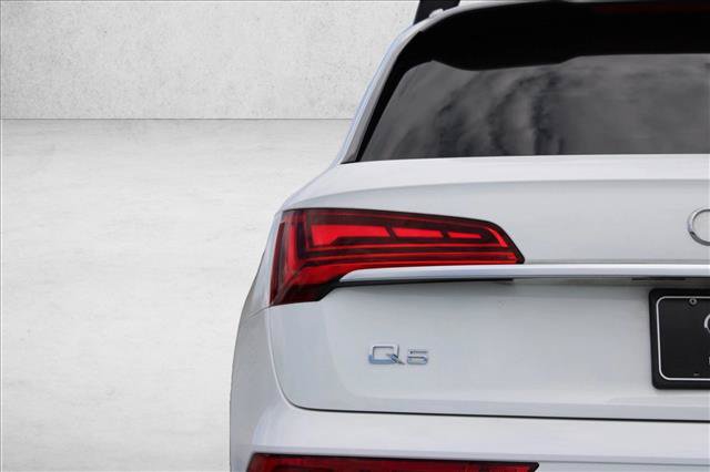 Used 2023 Audi Q5 2.0T Premium w/ Convenience Package AWD/4WD image 9