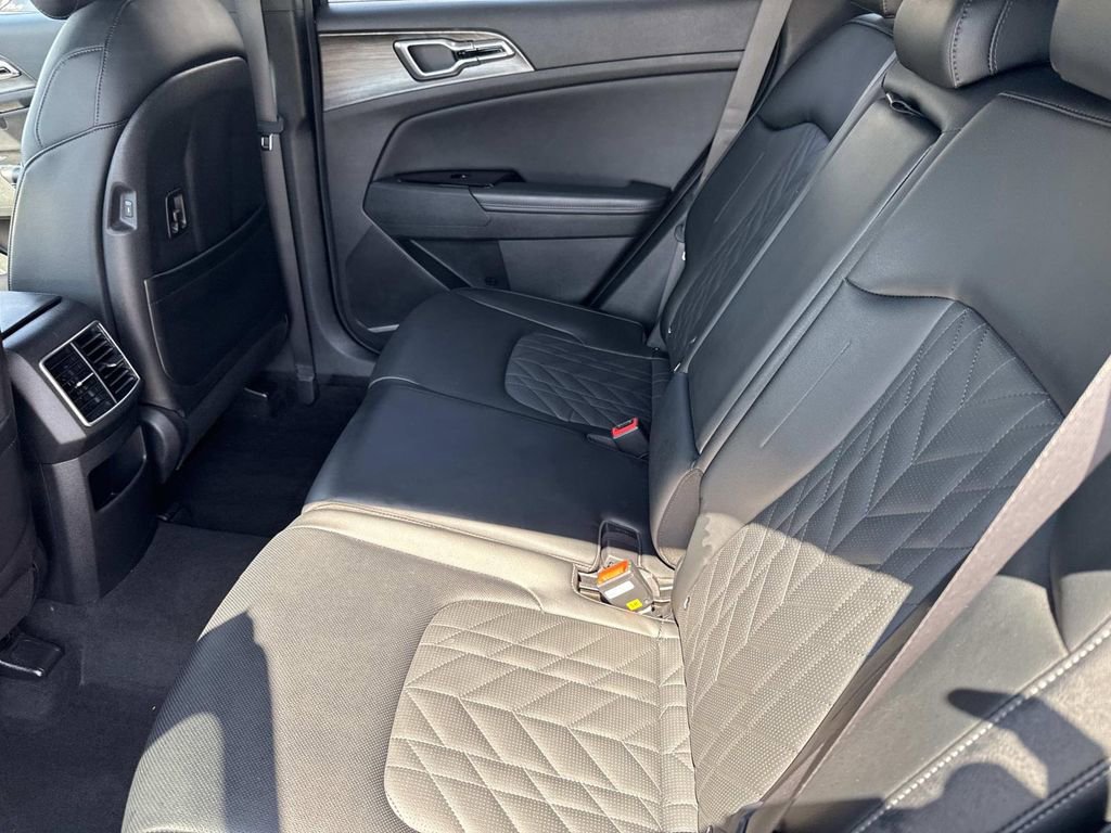 Used 2023 Kia Sportage X-Line w/ X-Line Premium Package image 16