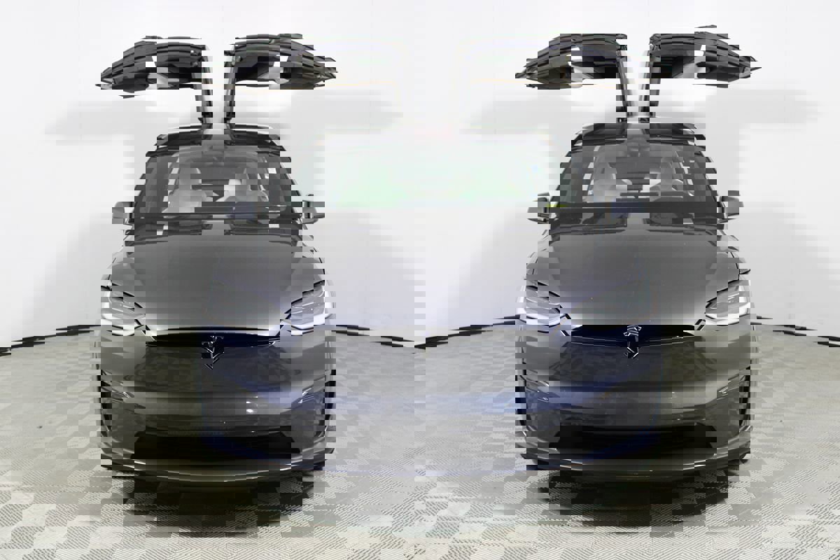 Used 2023 Tesla Model X image 2