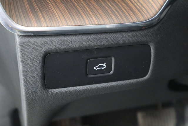 Used 2024 Volvo XC60 B5 Plus AWD/4WD image 19