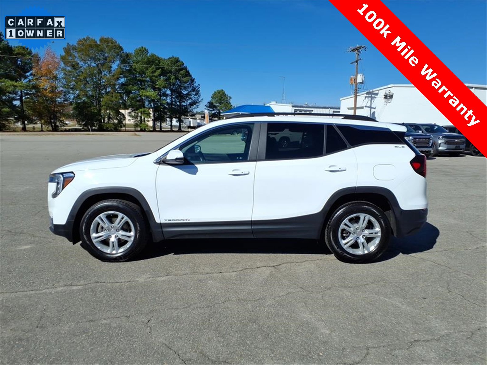 Used 2023 GMC Terrain SLE w/ Driver Convenience Package image 2