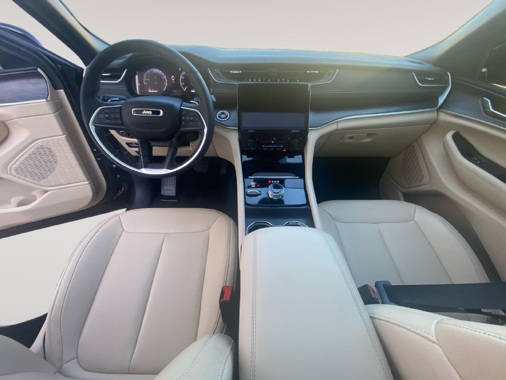 Used 2024 Jeep Grand Cherokee Limited AWD/4WD image 10