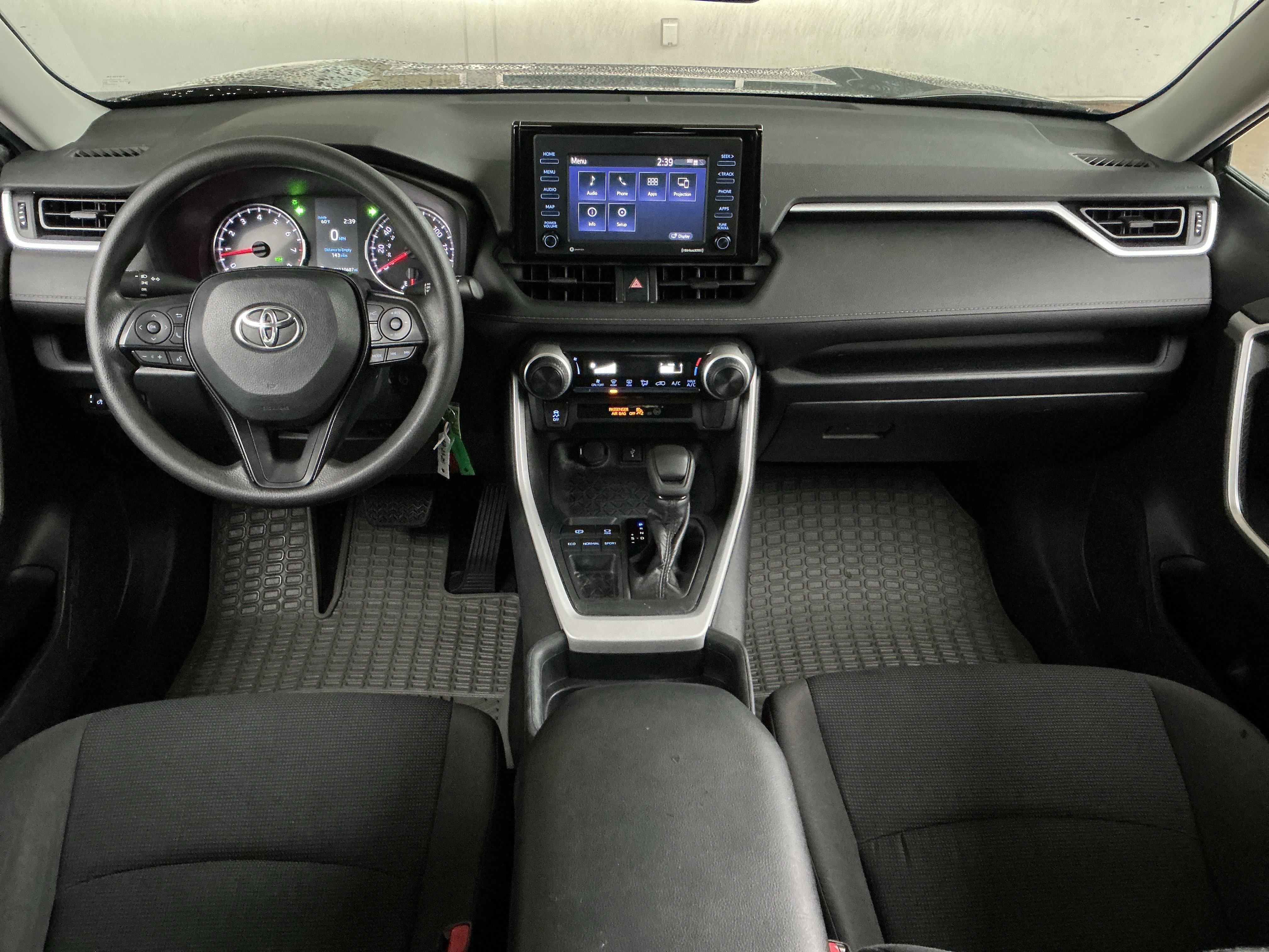 Used 2020 Toyota RAV4 LE image 4