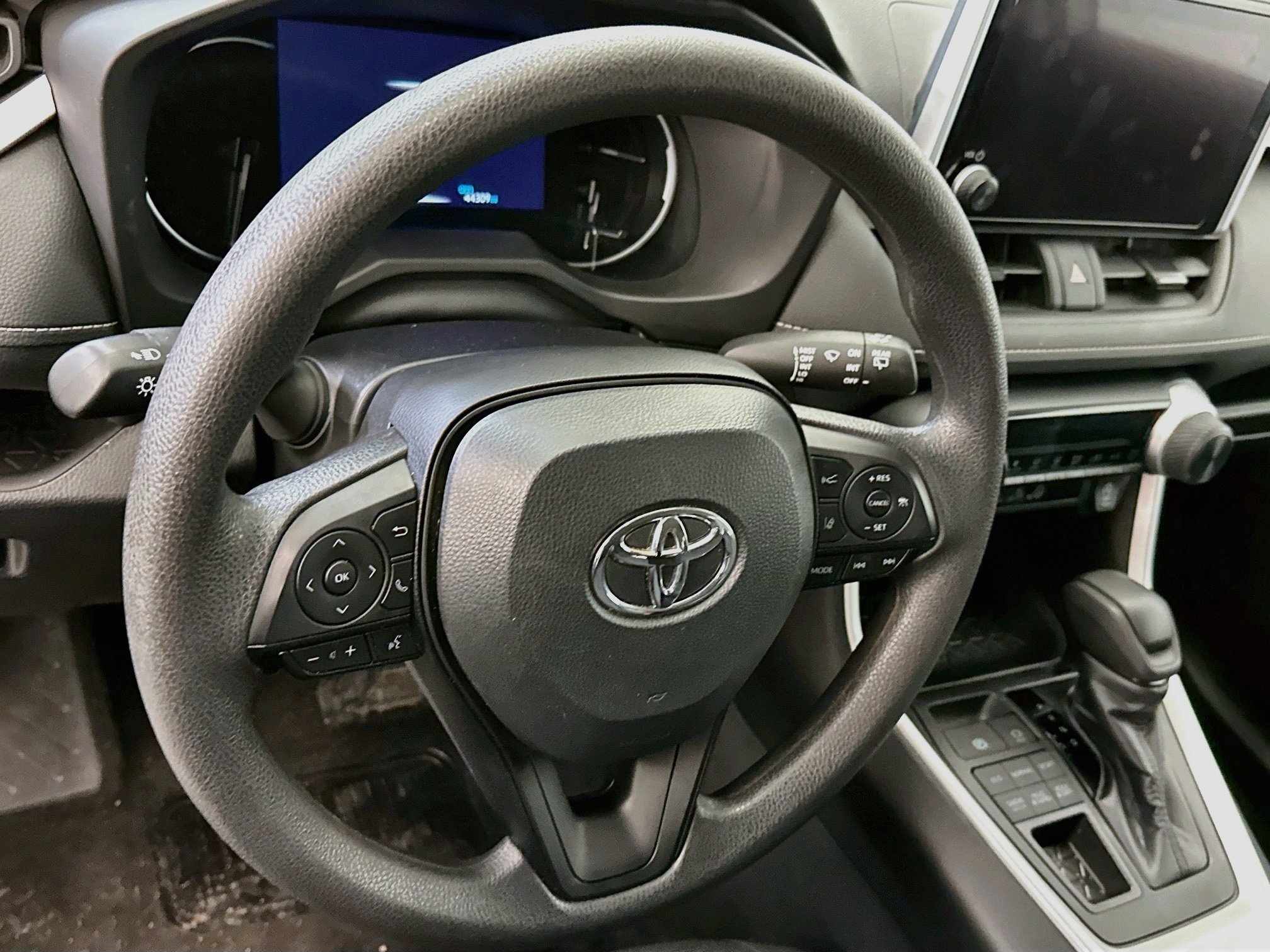 Used 2024 Toyota RAV4 LE AWD/4WD image 18