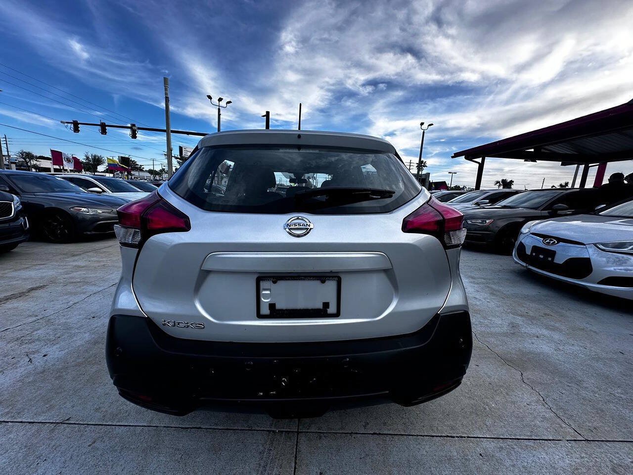 Used 2020 Nissan Kicks S FWD image 7
