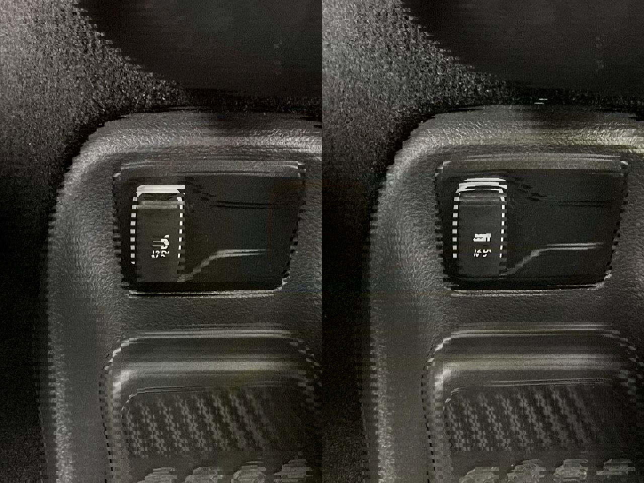 Used 2025 Chrysler Pacifica Select image 23