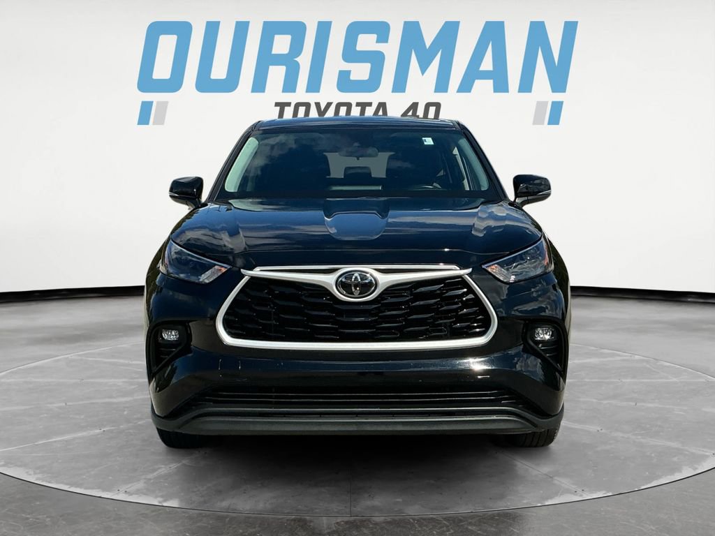 Certified 2024 Toyota Highlander LE image 2