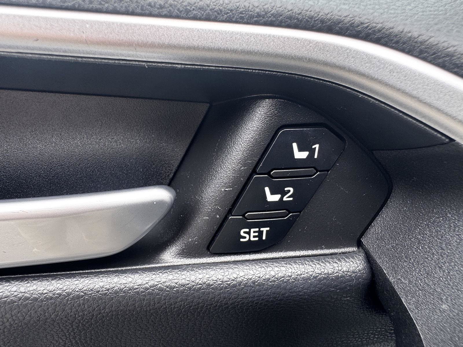 Used 2023 Toyota RAV4 Limited AWD/4WD image 18