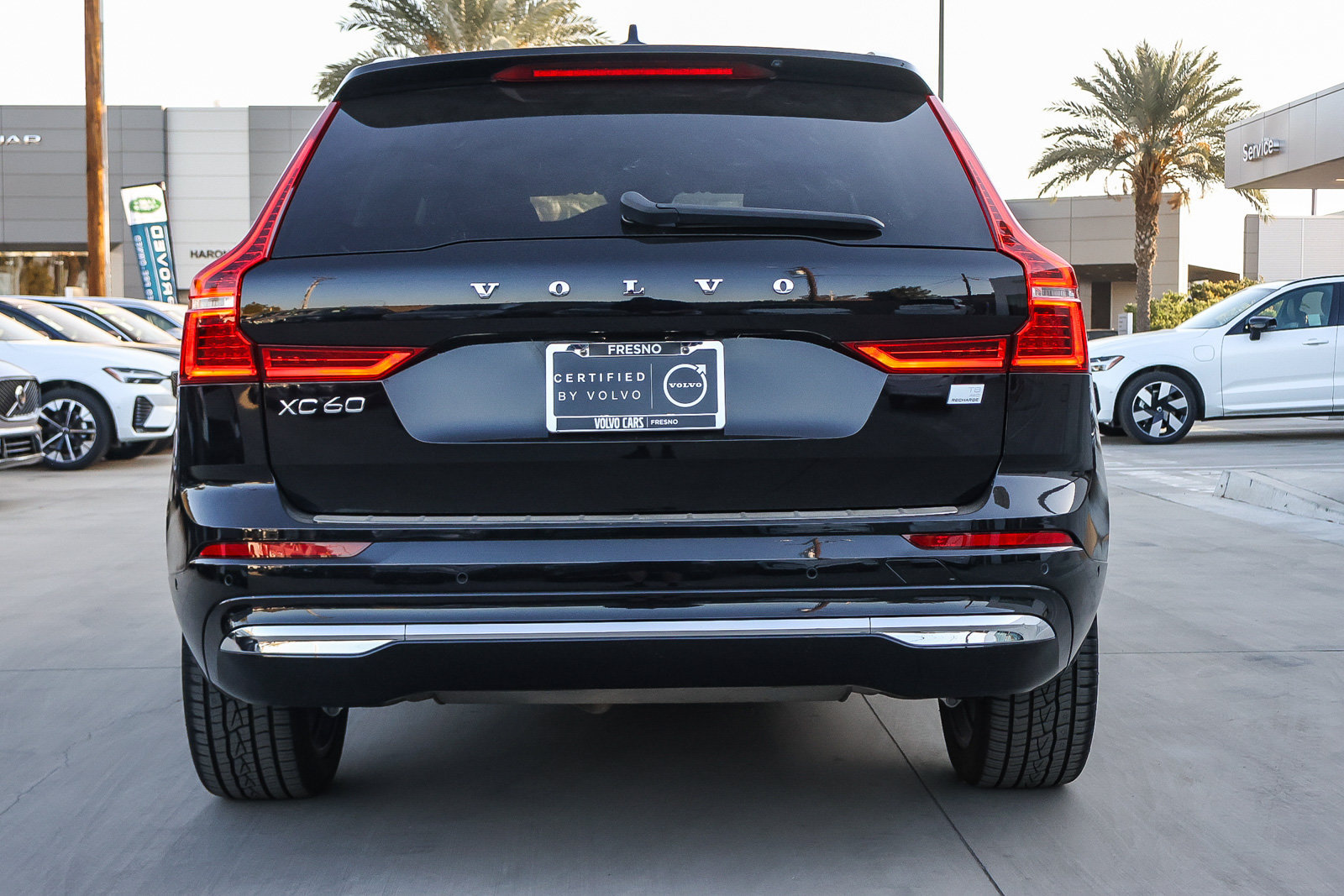 Used 2022 Volvo XC60 T8 Inscription Expression w/ Advanced Package AWD/4WD image 6