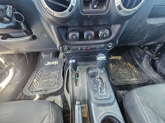 Used 2018 Jeep Wrangler Unlimited Sahara AWD/4WD image 12