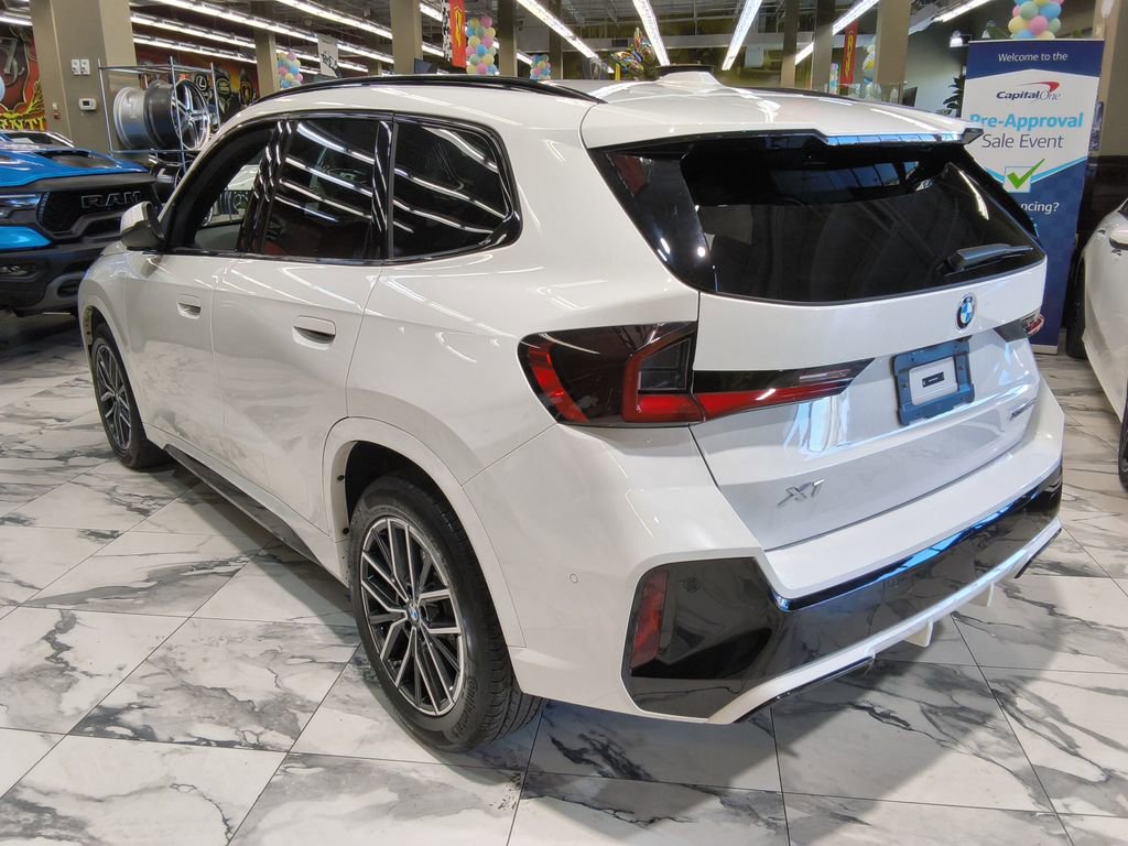 Used 2024 BMW X1 xDrive28i w/ Technology Package image 6